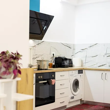 Free Parking Sudio Tirana